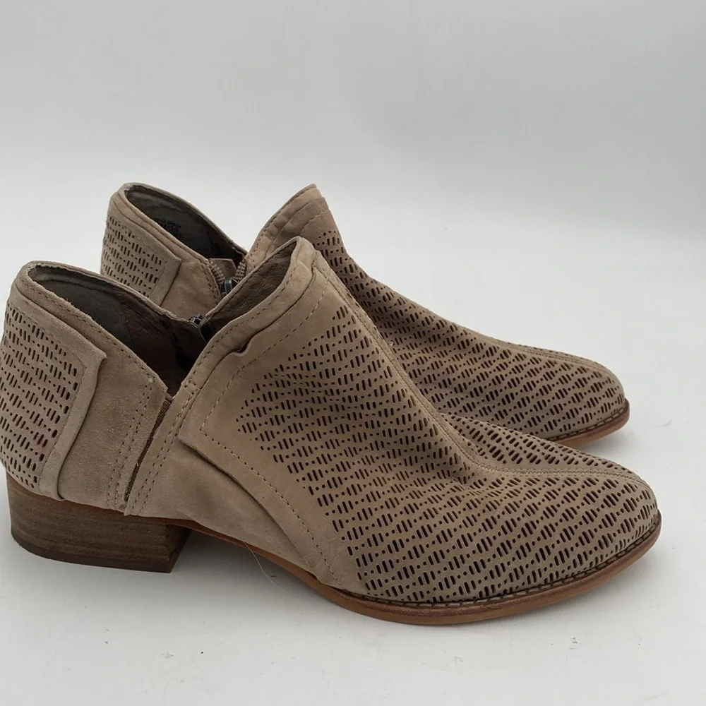Vince Camuto Taupe Perforated Boots women 9M Casual suede office boho Y2K retro
